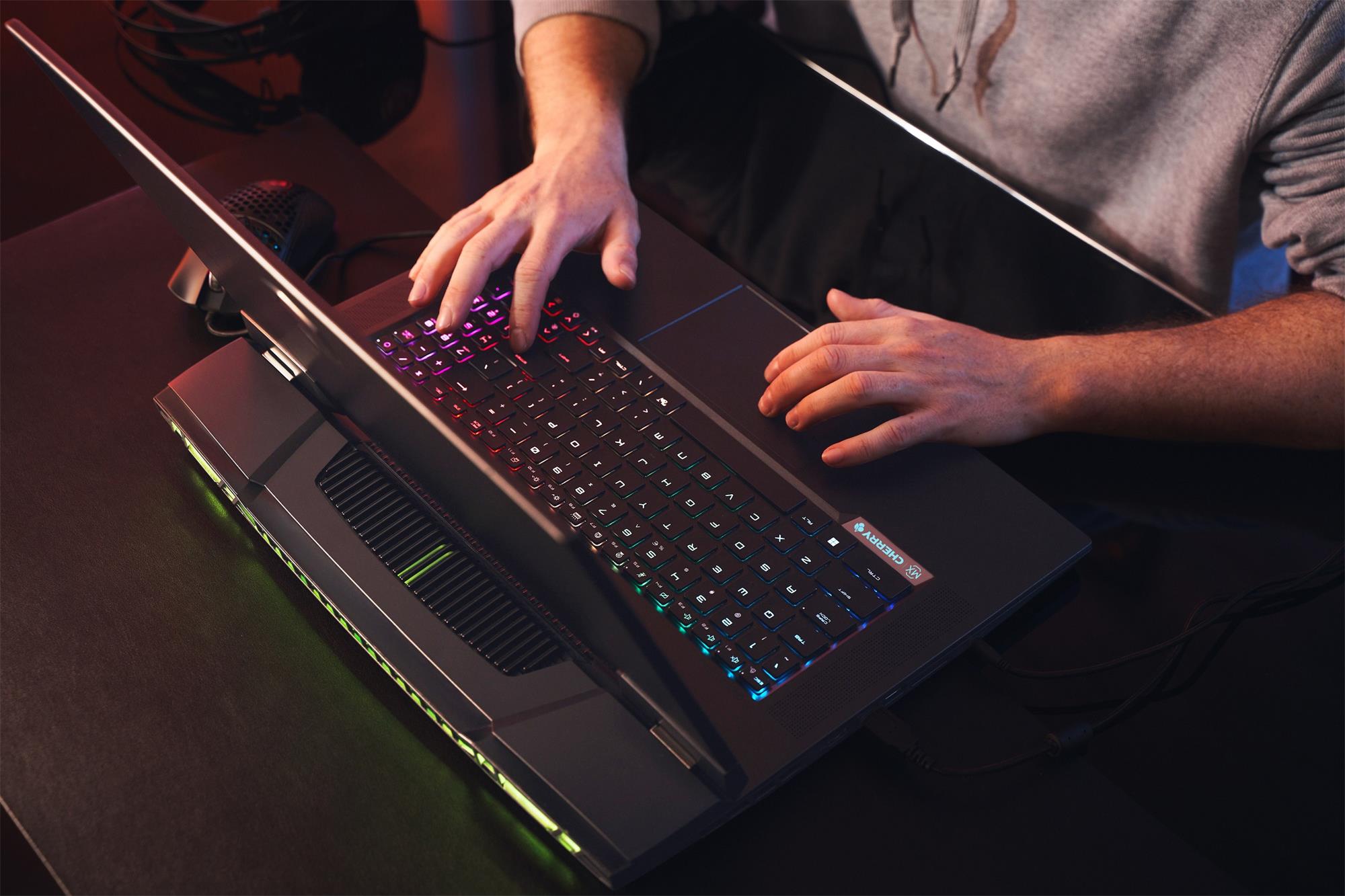 MSI Titan GT77 12UHS-014CZ