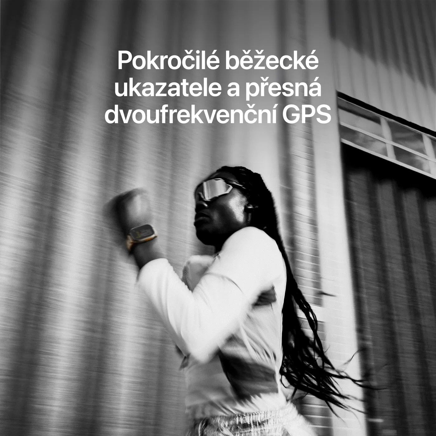 Apple Watch Ultra 4 GPS + Cellular 49 mm, čierne titánové puzdro s čiernym titánovým milánskym remienkom – M