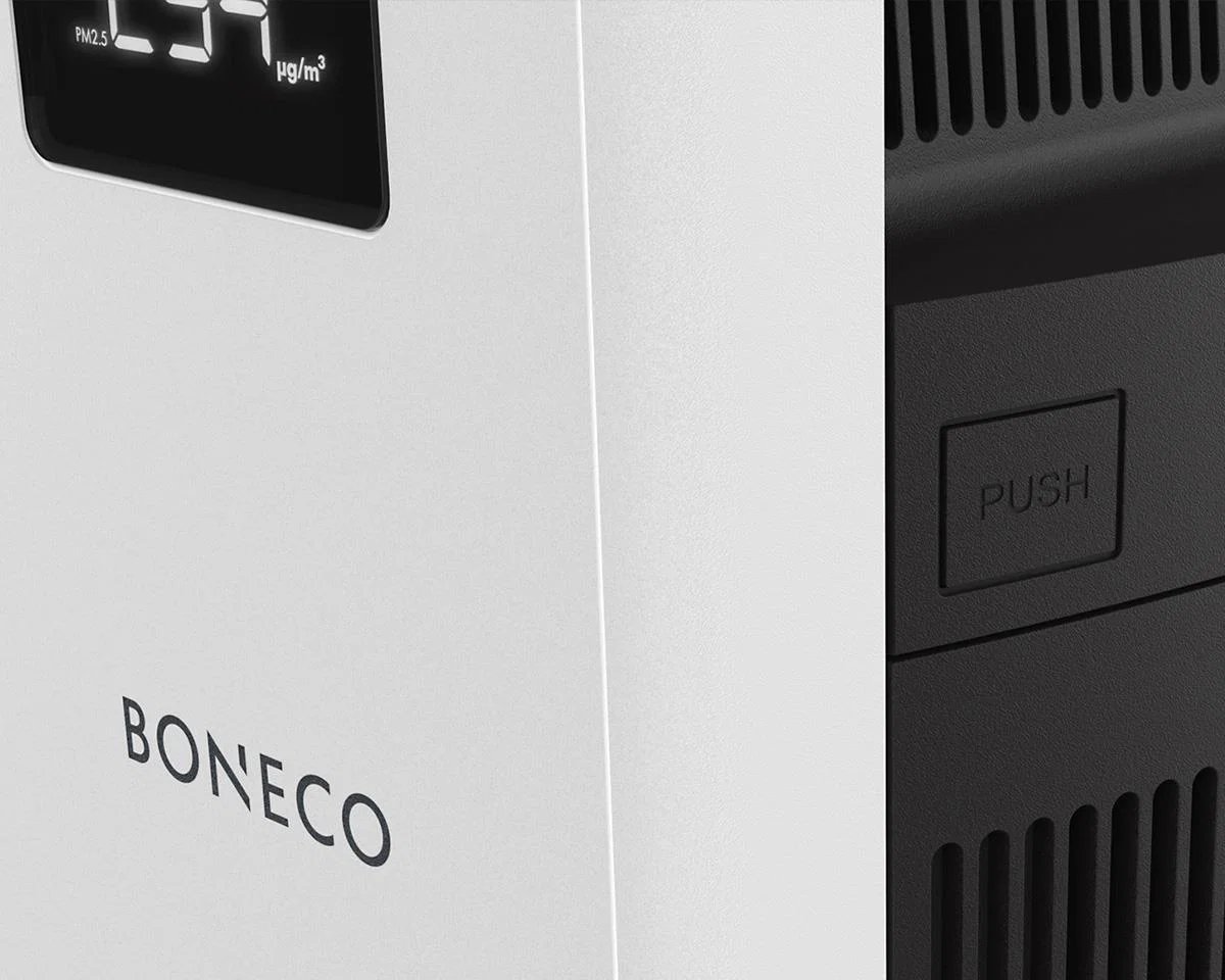 Boneco P710, bílo-černá