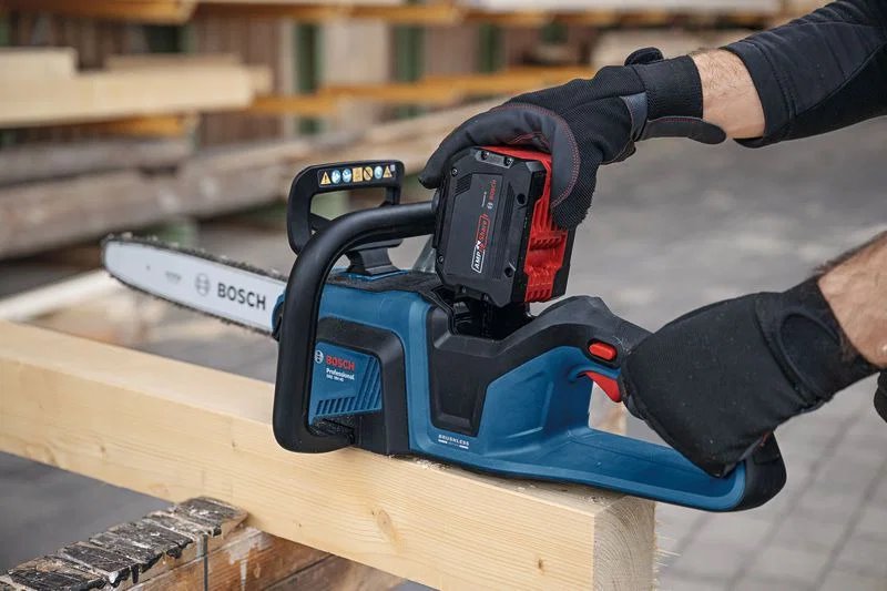 BOSCH Akumulátorová řetězová pila PRO GKE 18V-40 (0.600.8D3.001)