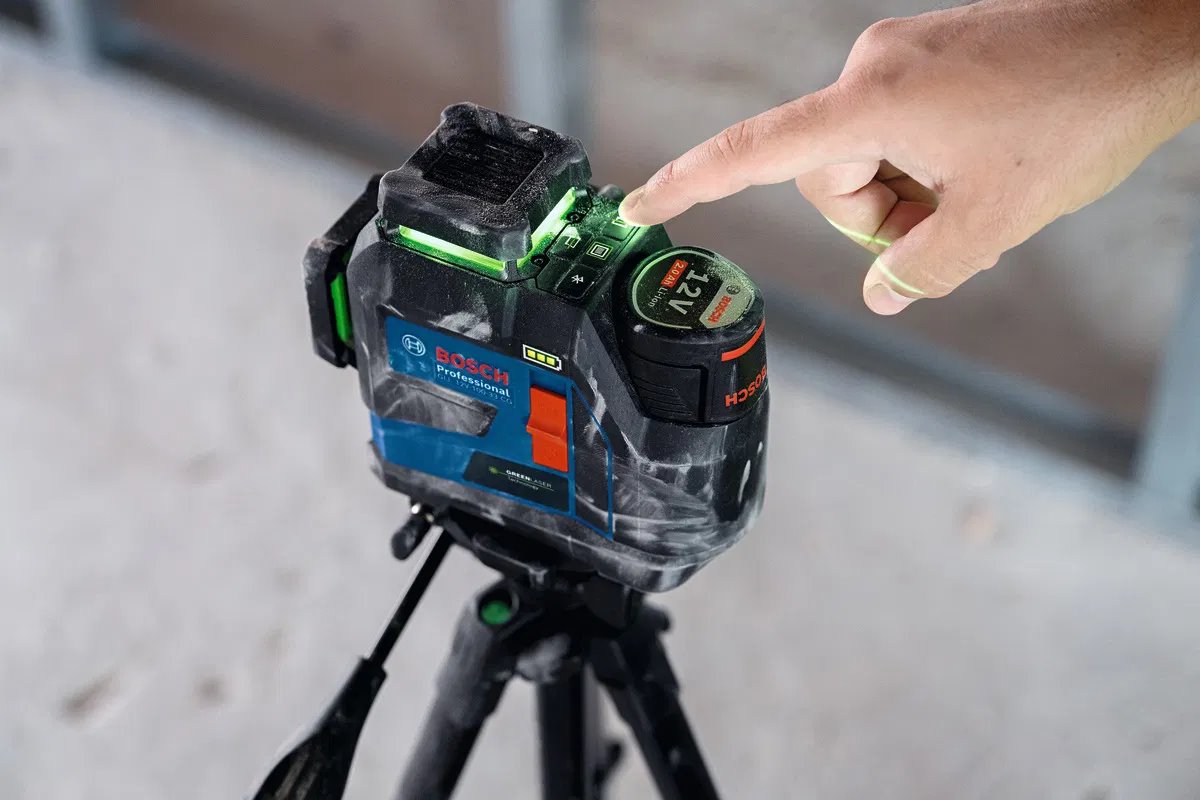 BOSCH Čárový laser GLL 12V-100-33 CG