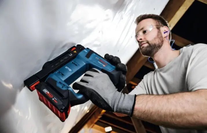 BOSCH PRO GTH 18V-14 Akumulátorová sponkovačka na drevo (0.601.482.800)