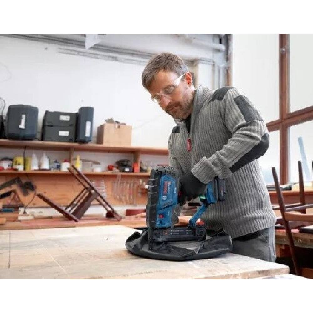 BOSCH PRO GTH 18V-38 M Akumulátorová sponkovačka do dřeva (0.601.482.500)