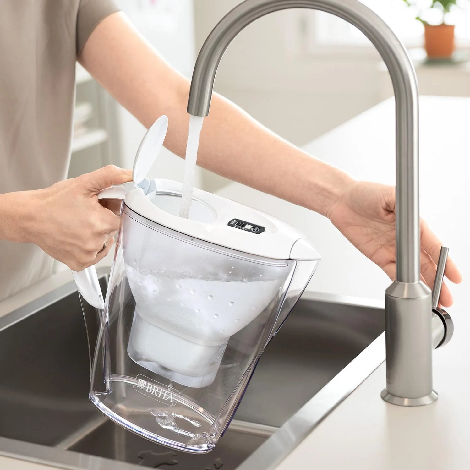 Brita Filtrační konvice Marella 2,4l bílá 2024