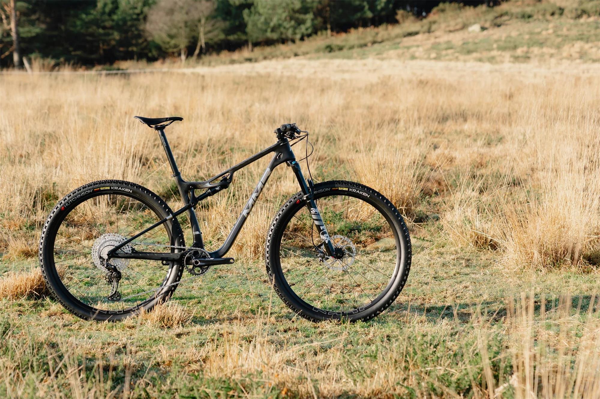 Celoodpružené kolo MMR KENTA 10 - Carbon N Chrome - vel.M 24/2025