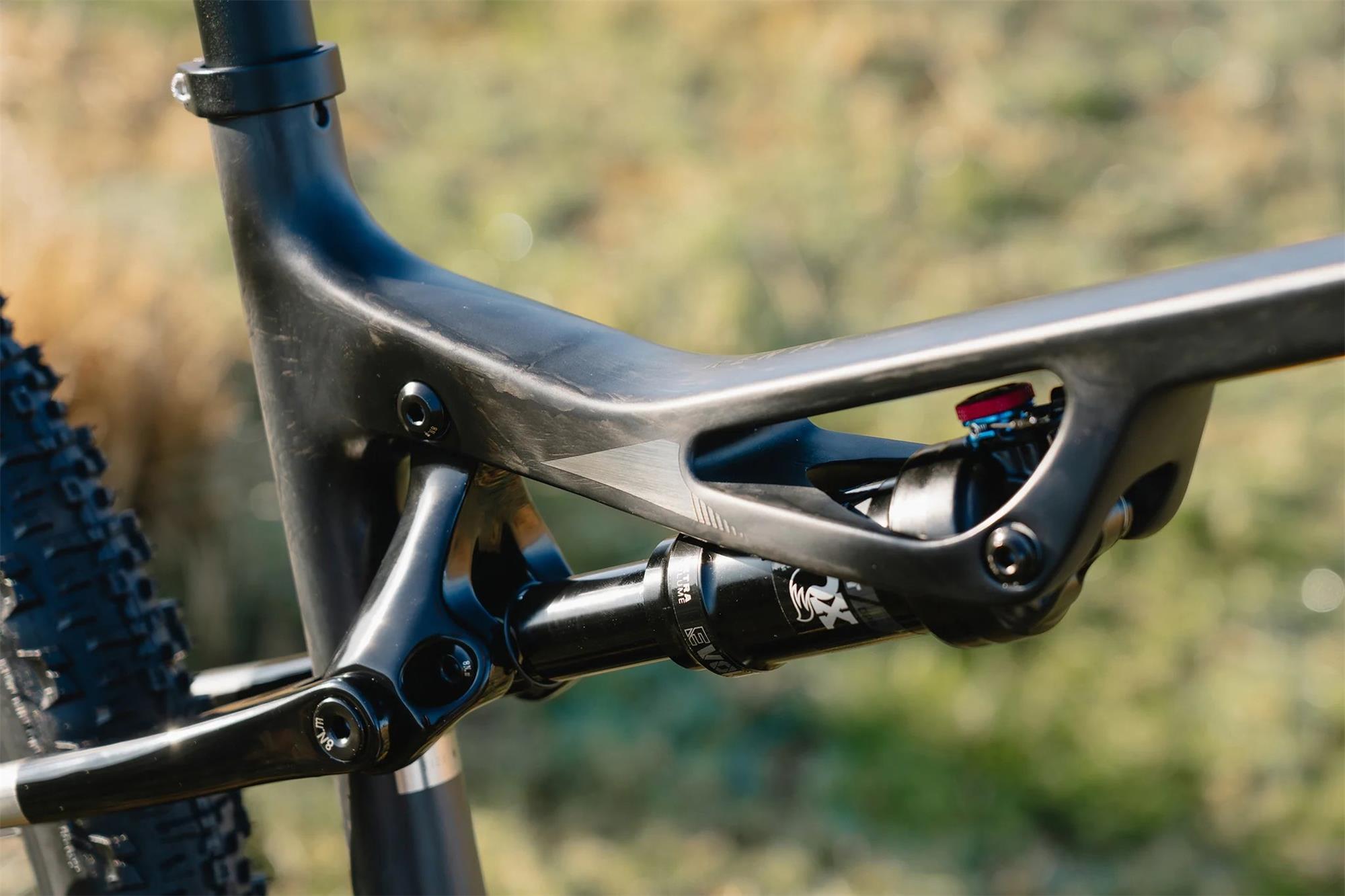 Celoodpružený bicykel MMR KENTA 10 - Carbon N Chrome - veľkosť L 24/2025