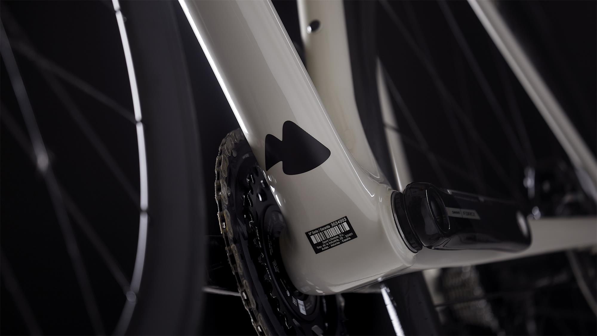 Cestný bicykel MMR ADRENALINE 10 - Light Grey N Black - veľkosť XL / 2024