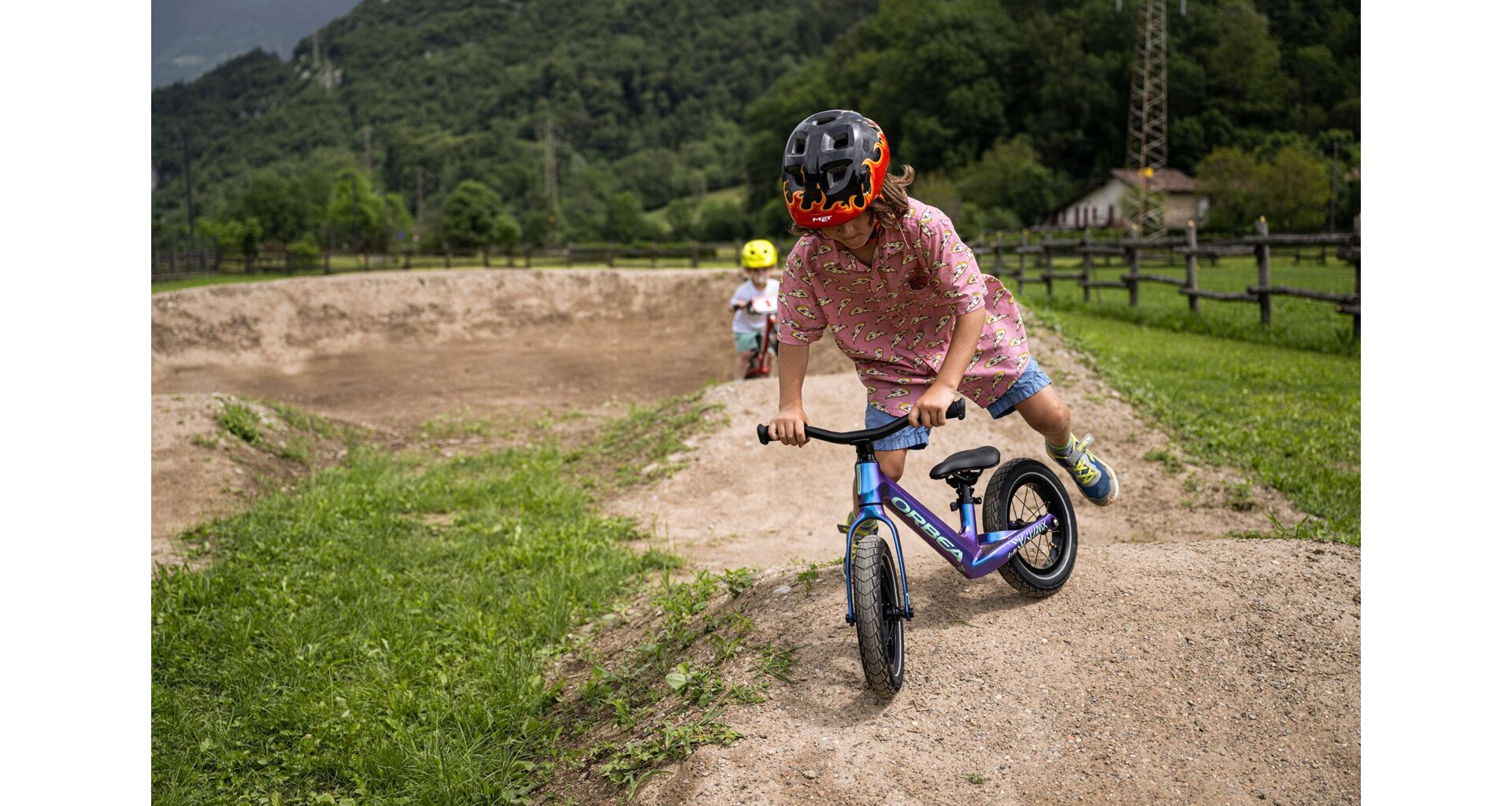 Cyklistická helma MET HOORAY dětská černá plameny - 46/52