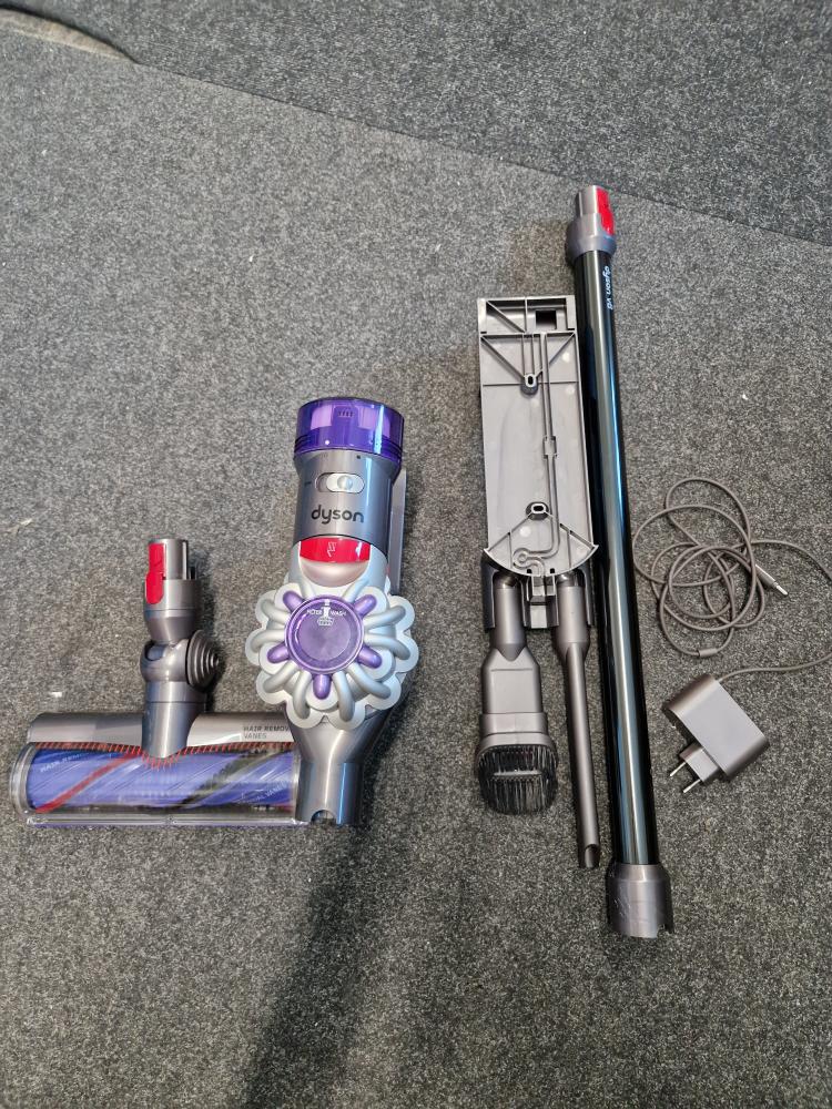 Dyson V8