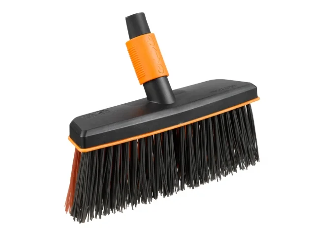 Fiskars Terasová metla QuikFit 30 cm