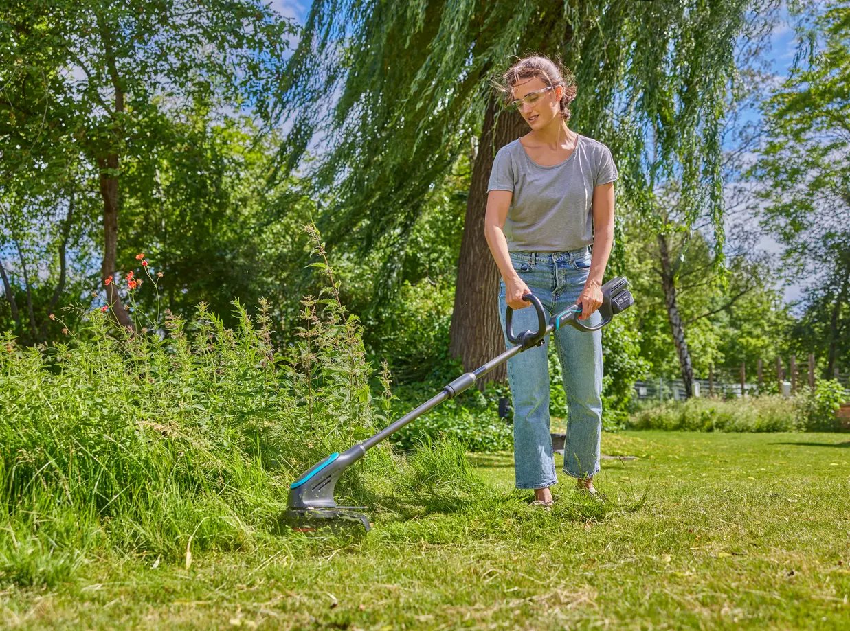 Gardena 14703-20 Akumulátorový vyžínač PowerTrim 30/18V P4A - sada
