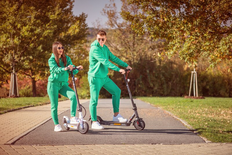 GoGEN GOGS611B VOYAGER ENERGY S611B, čierna, APP