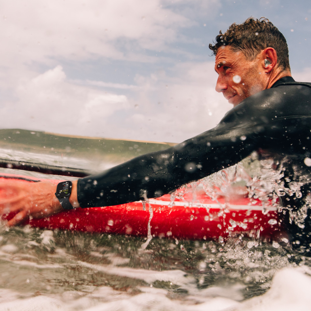 Hliníkové puzdro Apple Watch Series 10 GPS 46 mm Jet Black s atramentovou športovou slučkou (MWWR3QC/A)