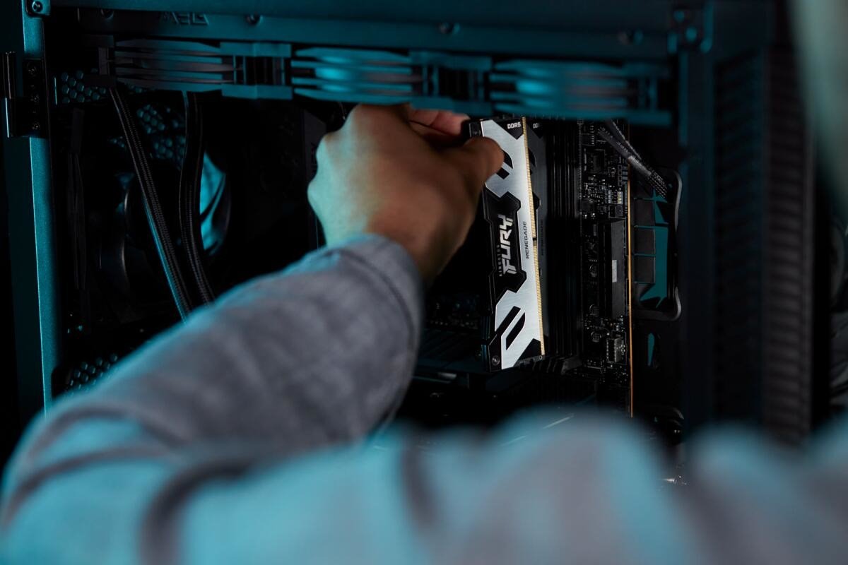 Kingston Fury Renegade White CUDIMM DDR5 24GB 8400MHz CL40 XMP