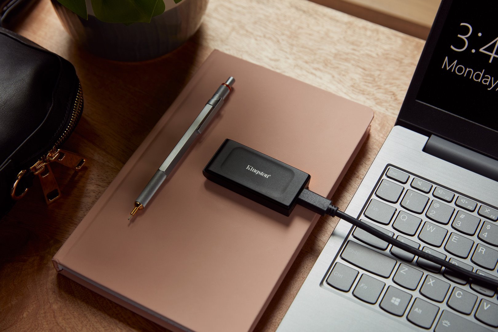 Kingston SSD XS1000 1TB černý