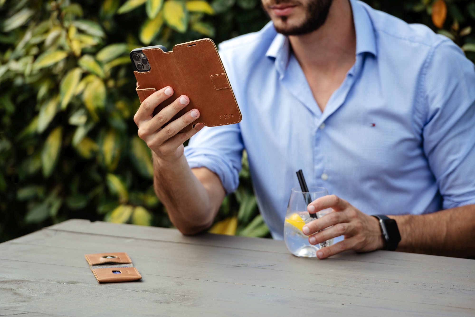 Kožené puzdro typu kniha FIXED ProFit pre Apple iPhone 12 Pro Max, hnedé