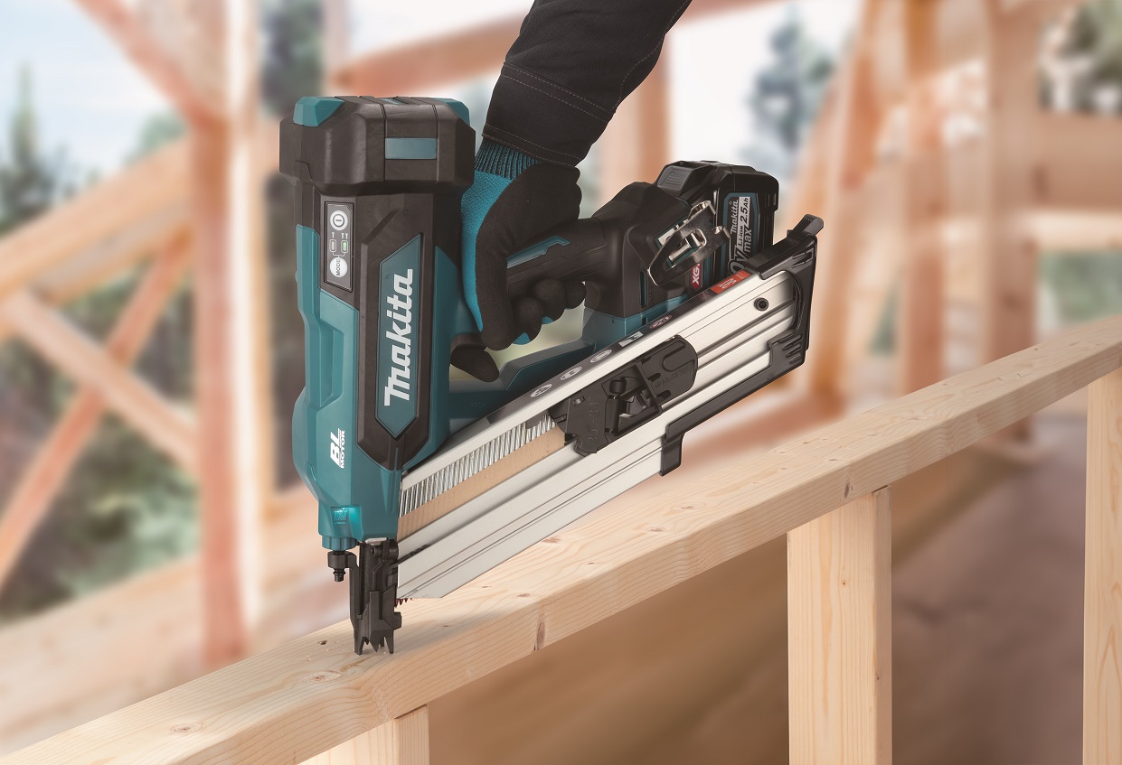 MAKITA Akumulátorová klincovačka 50-90 mm Li-ion XGT 40V, bez batérie Z