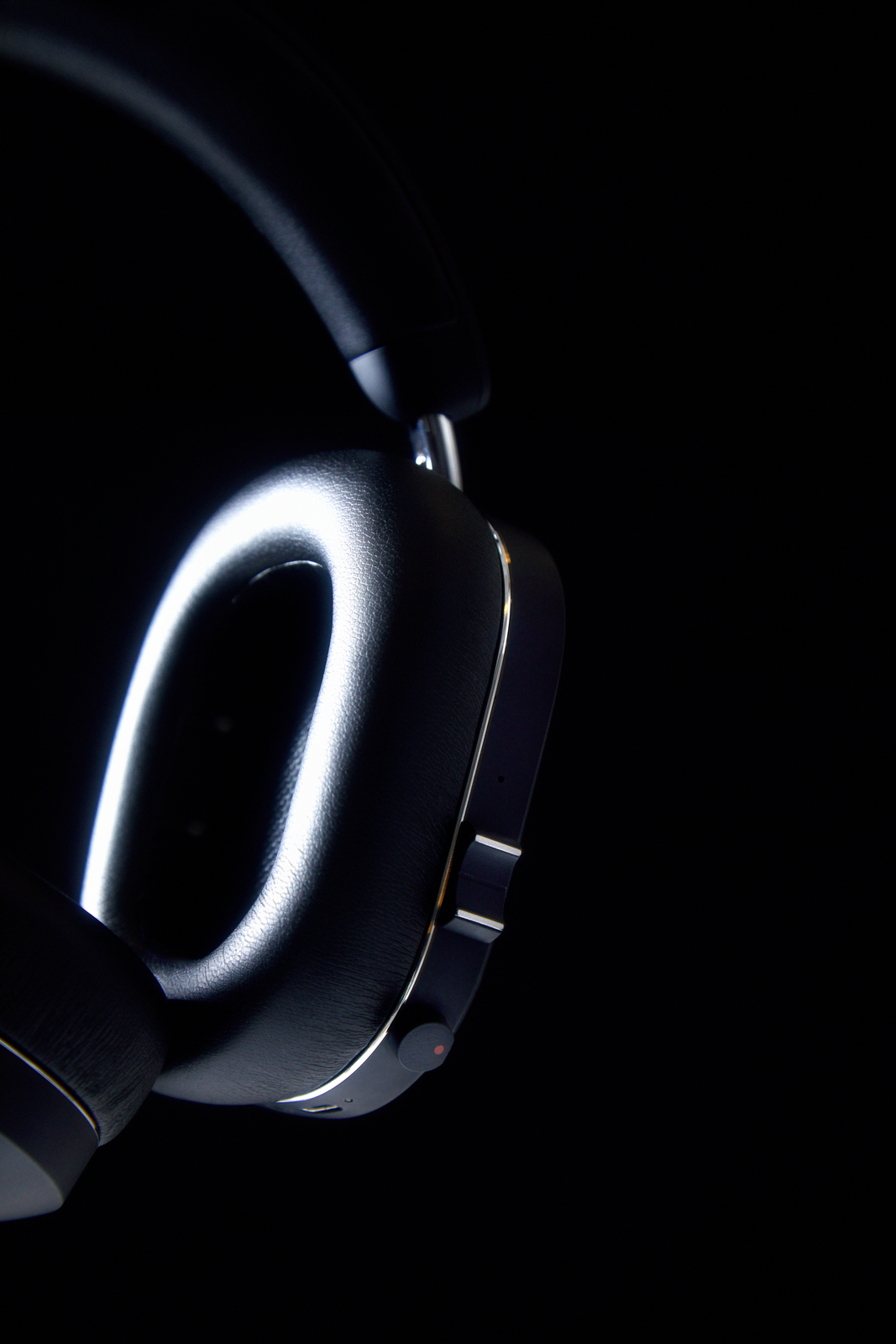 MONDO Over-Ear Headphones (Black)