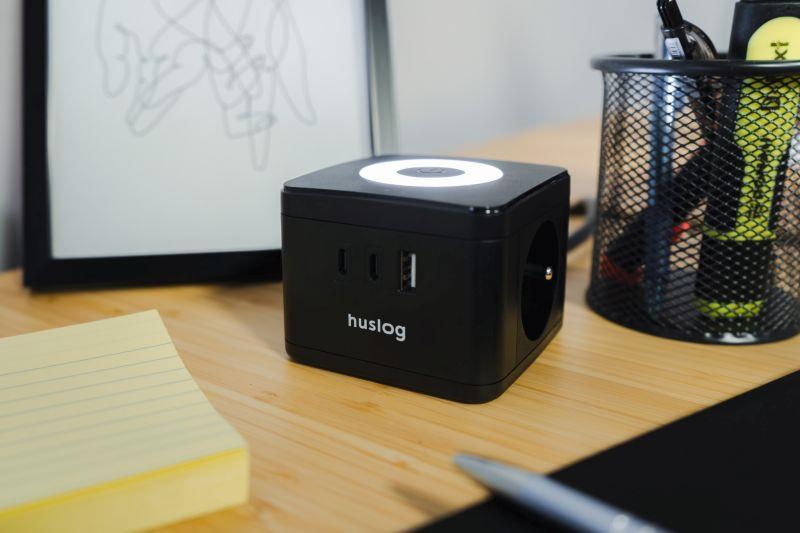 Nabíjacia stanica Huslog 12W 2xzásuvka, 2xUSB-C, 1xUSB čierna