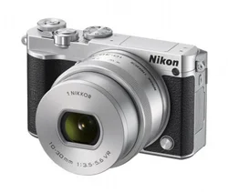 Nikon 1 J5 + 10-30mm - stříbrná (VVA243K001)