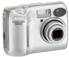 NIKON Coolpix 5600 light package 5MP, 3x zoom + 512 MB SD