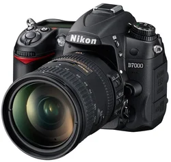 Nikon zrcadlovka D7000 + 18-200 VR II AF-S DX, 16.2 MPix