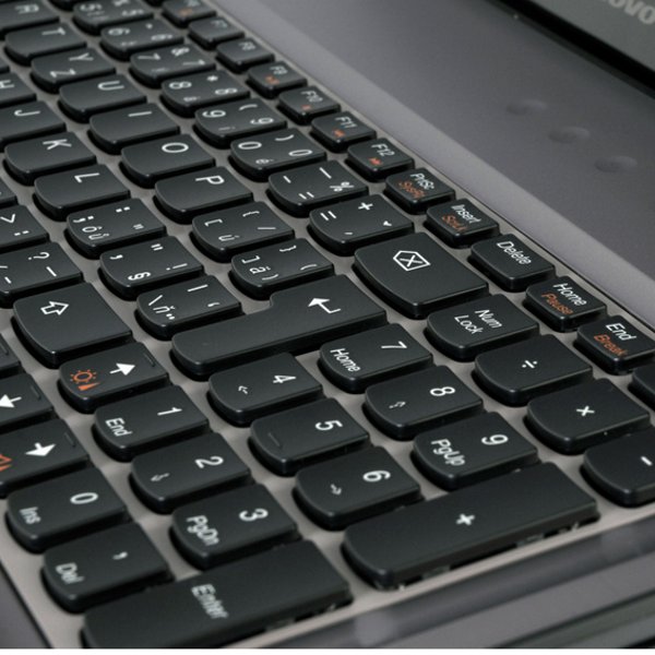 Notebook Lenovo ideapad Y570 15,6" Core i5-2450M,4GB,750GB,GF GT555M s 2GB, DVD±RW,WiFi,BT,CAM,DOS