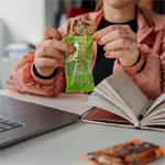 Nutrend DeNuts 40 g, slané arašidy v horkej čokoláde