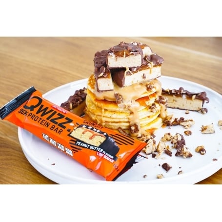 Nutrend QWIZZ protein bar 60 g, arašídové máslo