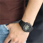 Pánske digitálne náramkové hodinky Casio DW-5600UE-1ER G-SHOCK