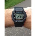 Pánske digitálne náramkové hodinky Casio DW-5600UE-1ER G-SHOCK