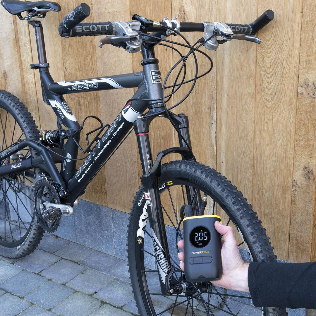 Powerplus POWX1710 - Akumulátorový kompresor 8V LI-ION