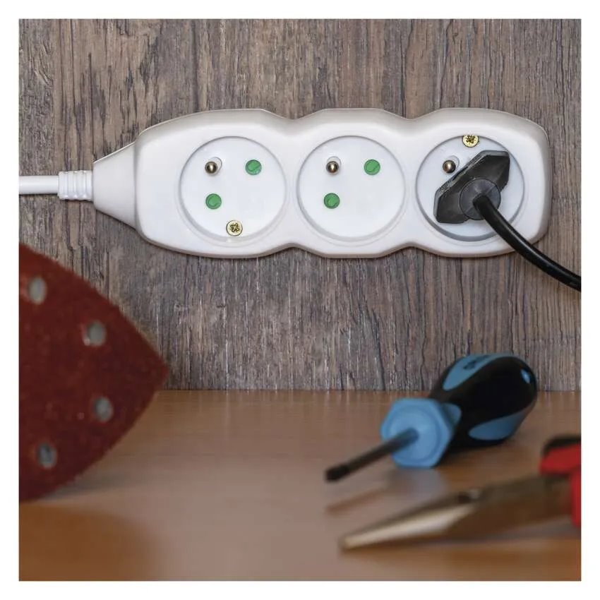 Predlžovací kábel 1,5 m / 3 zásuvky / biely / PVC / 1 mm2