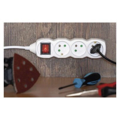 Prodlužovací kabel 3 m / 6 zásuvek / s vypínačem / bílý / PVC / 1,5 mm2