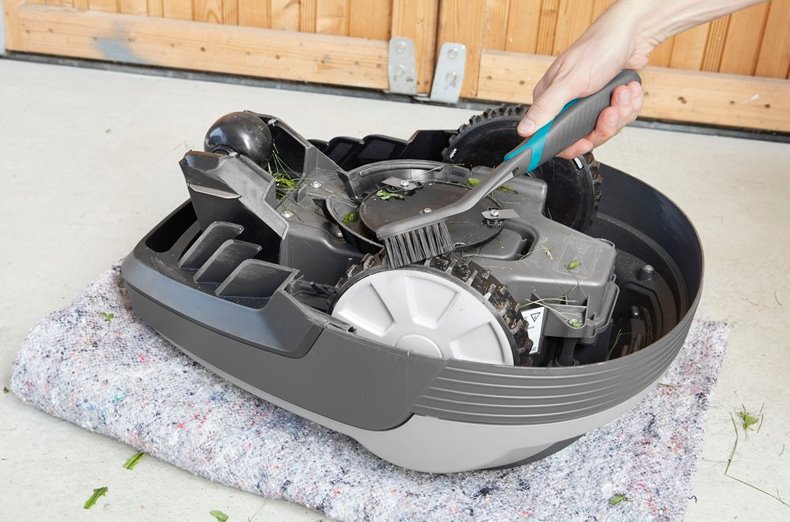 Súprava na údržbu a čistenie robotickej kosačky Gardena 4067-20