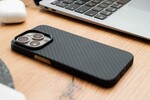 Swissten MagCarbon Pro pre Apple iPhone 17e/16e, čierne