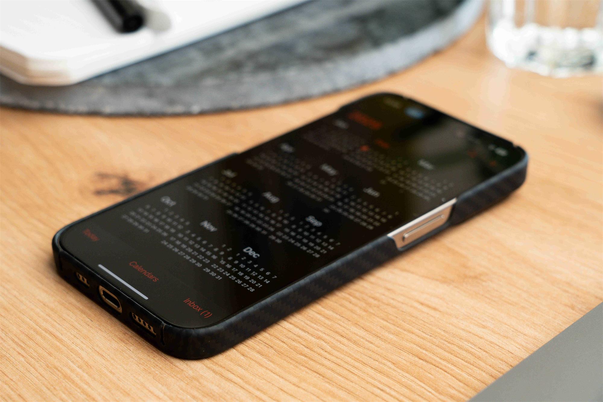 Swissten MagCarbon Pro pre iPhone 15 Pro Max, čierne
