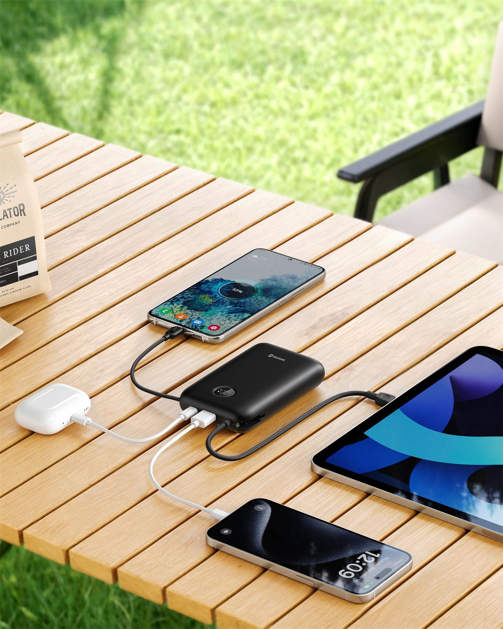 SWISSTEN POWER BANK VOLTBOX 35W 20000 mAh S INTEGROVANÝM USB-C A SVETELNÝMI KÁBLAMI ČIERNA