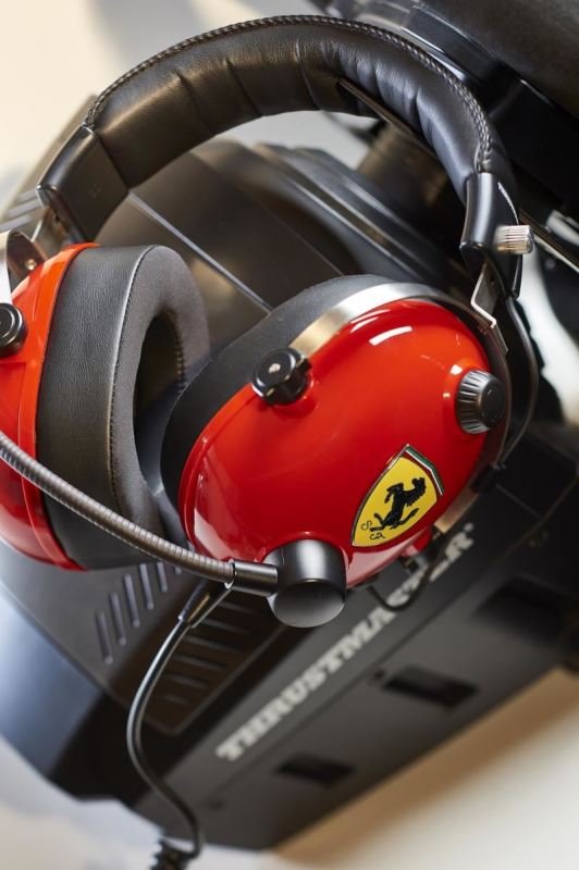 Thrustmaster T.RACING Scuderia Ferrari Edition 4060105