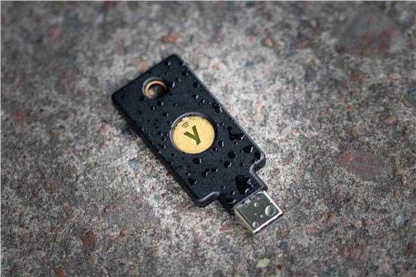 YubiKey 5C NFC - USB-C, kľúč/token s viacfaktorovou autentizáciou, podpora Smart Card (2FA)